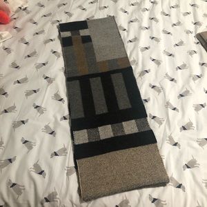 Burberry wool scarf